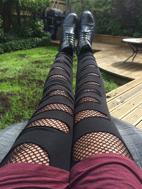 do fishnets go over or under socks|how to wear fishnet stocking.